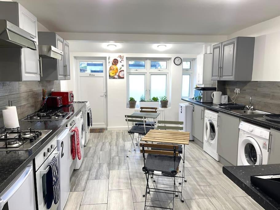 12 Penn Gardens - 1 Apartment Friern Barnet