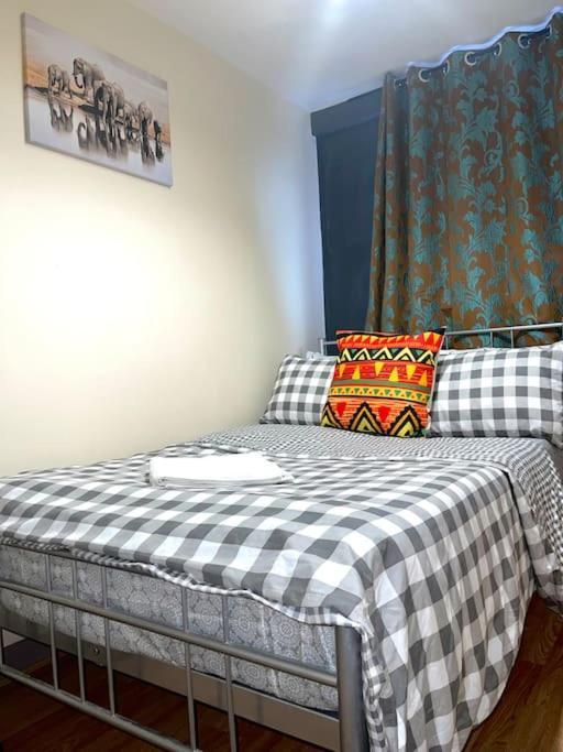 12 Penn Gardens - 1 * Friern Barnet