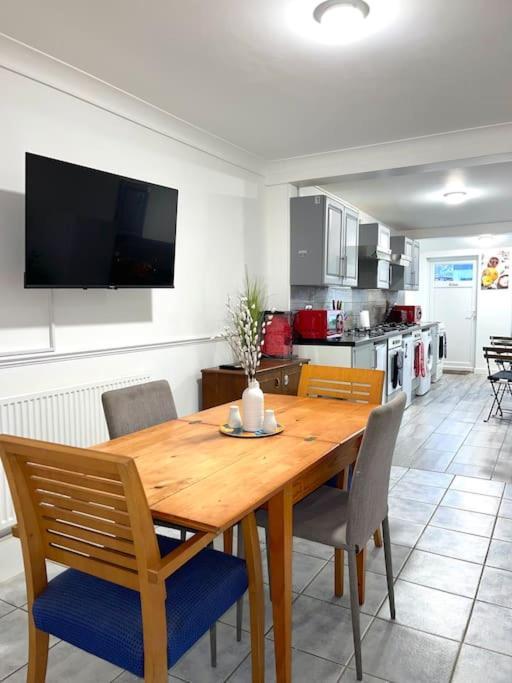 12 Penn Gardens - 1 * Friern Barnet